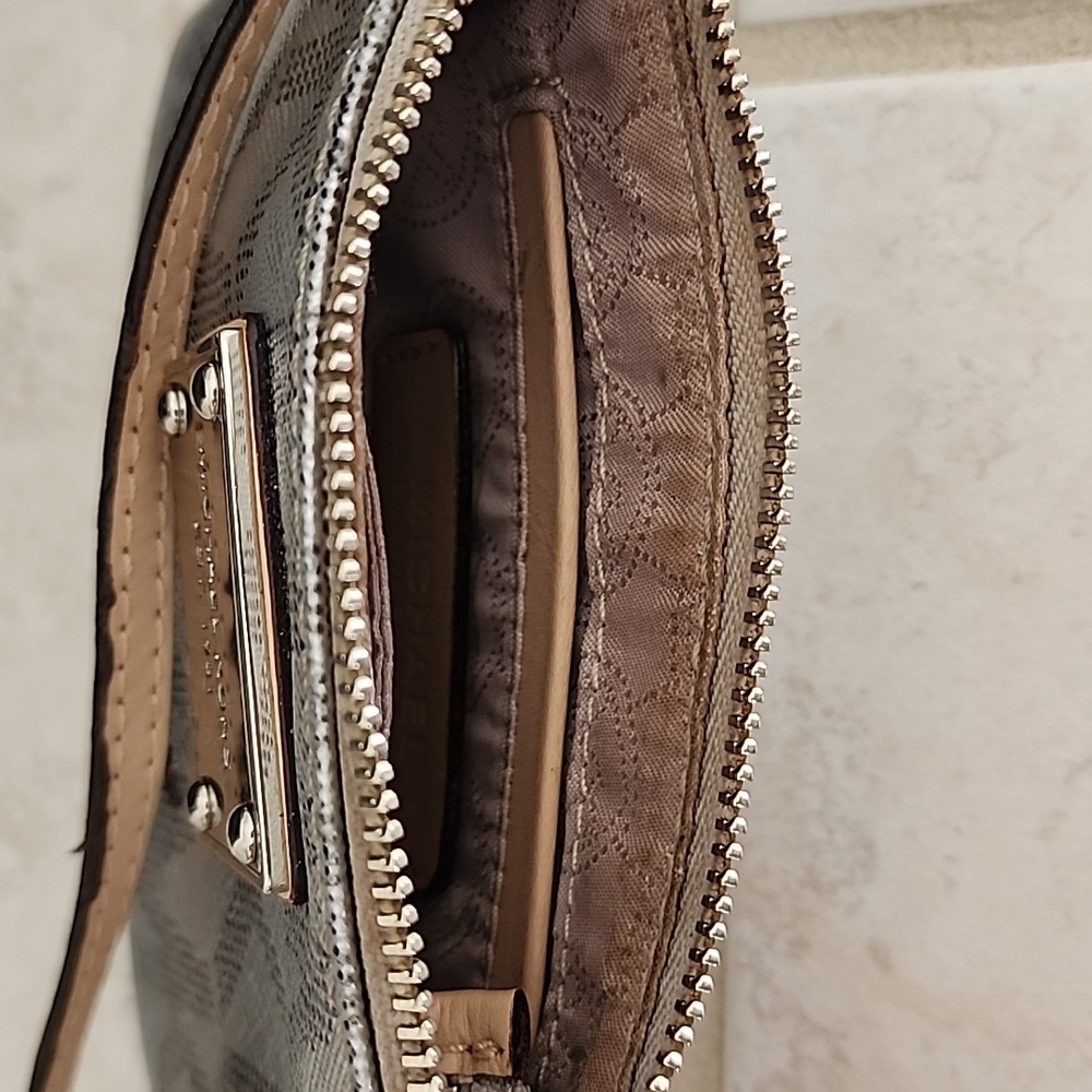 ๐โค๏ธโ๐ฅ MICHAEL KORS JET SET East West Signature SILVER TOTE & WALLET โค๏ธโ๐ฅ๐ - Picture 13 of 17